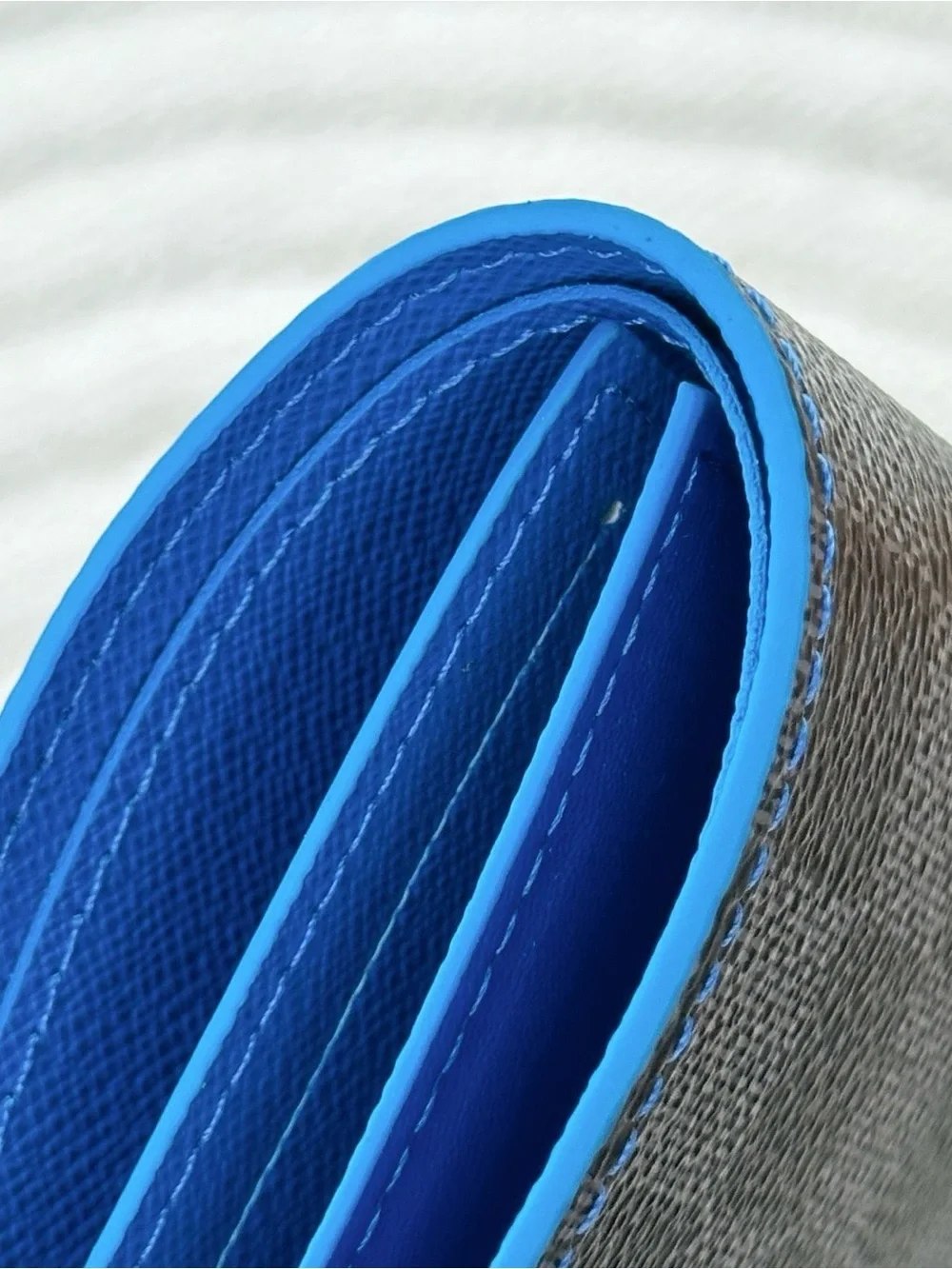 Louis Vuitton Slender Wallet in Damier Graphite canvas with blue leather lining - Picture 5 of 7
